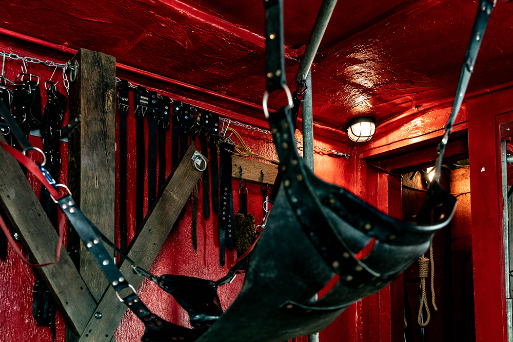 Why You Should Be A Travelling Domme